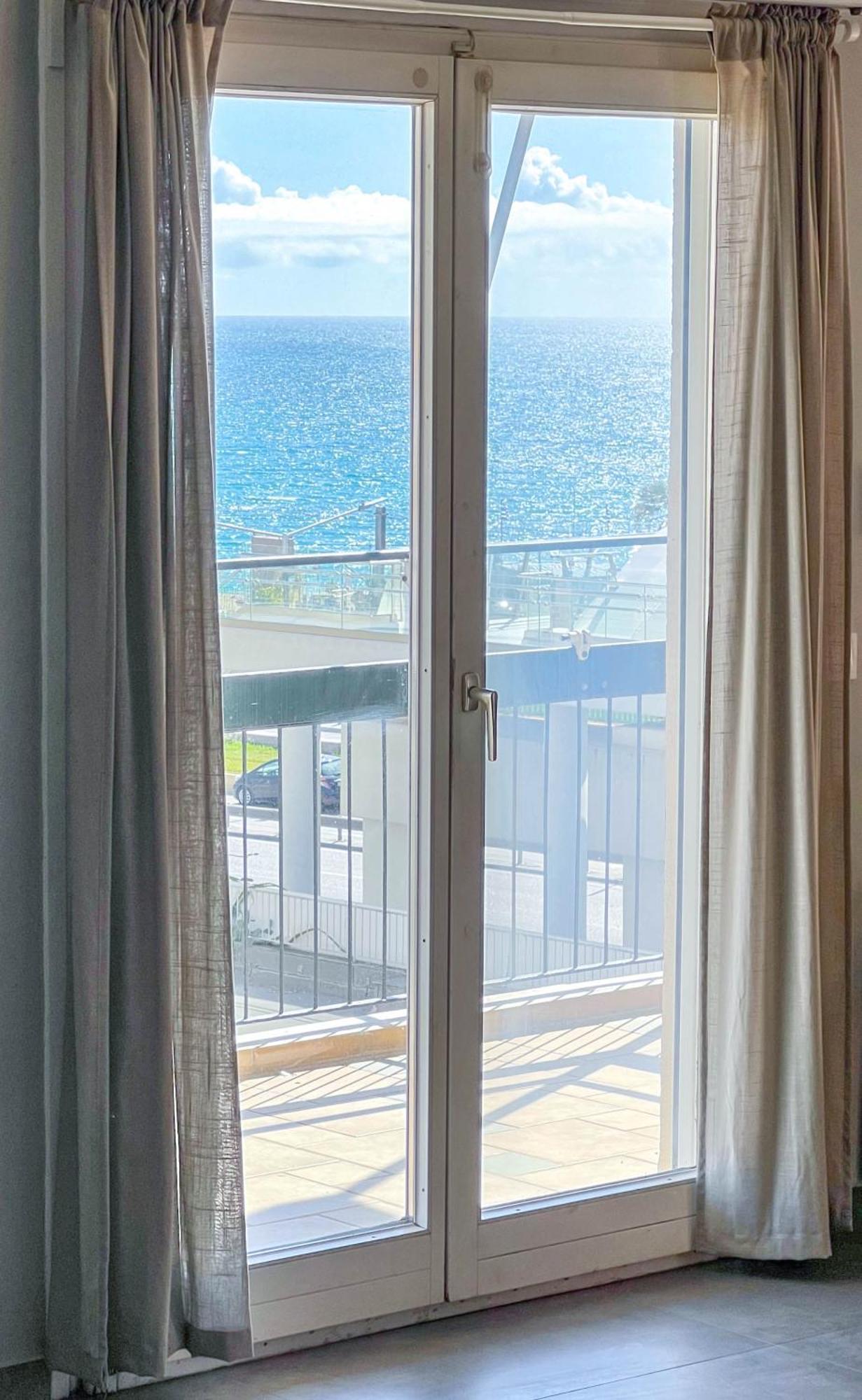 Alimos Sea View Family Apartment Atene Esterno foto