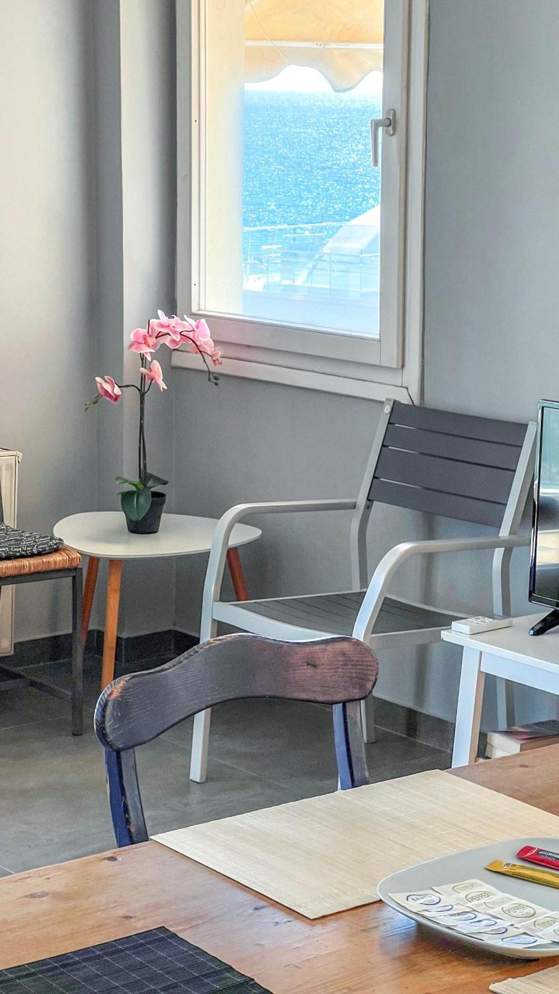 Alimos Sea View Family Apartment Atene Esterno foto